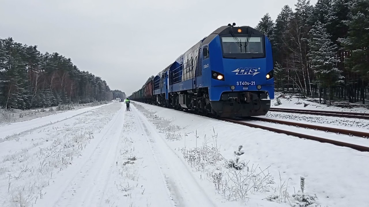 Zimowy dzień na Puszczy LHS. Uwaga Pociąg.