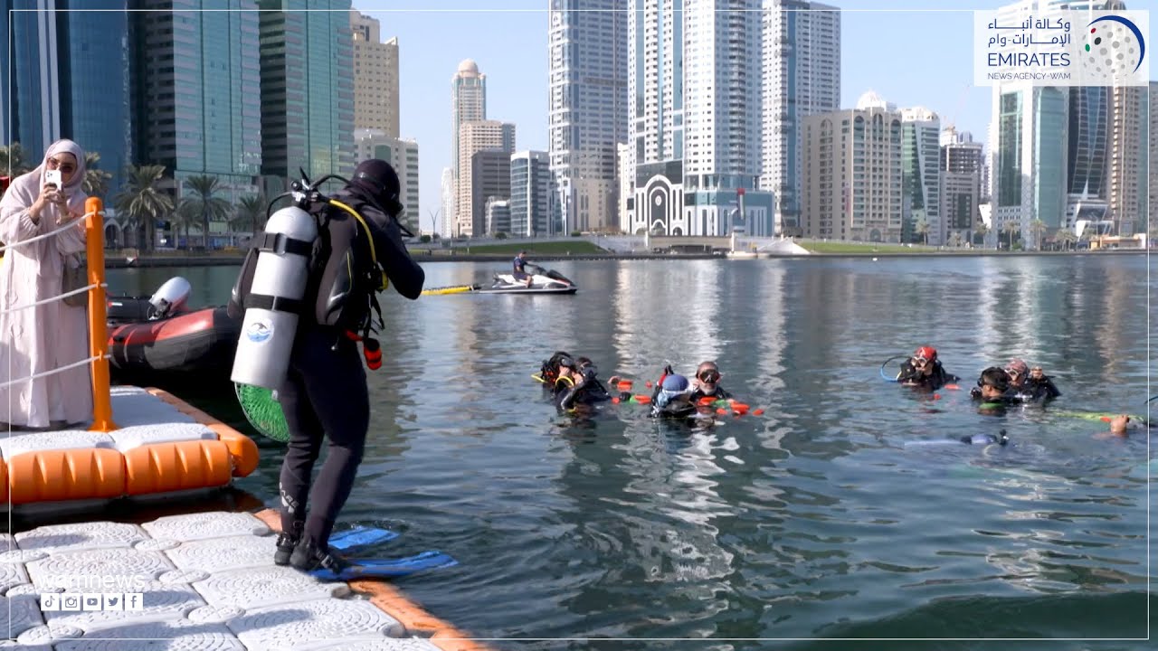 الشارقة.. حملة تنظيف البيئة البحرية في واجهة المجاز المائية تستخرج 850 كغم من المخلفات
