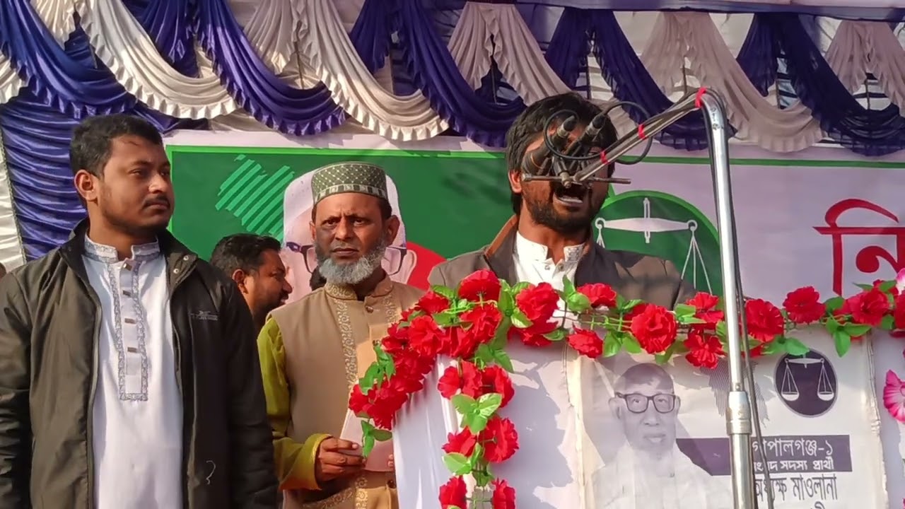 শিয়াল ততক্ষণ রাজত্ব করে যতক্ষণ সিংহ ঘুমিয়ে থাকে। 