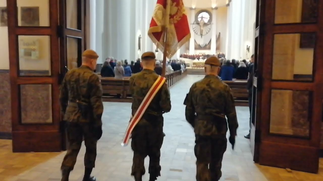 Przywitanie Sztandaru 13 ŚBOT z ołtarzem