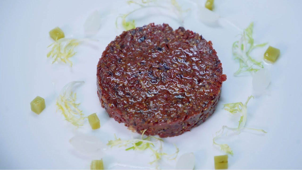 Tartar de tomates en conserva y aceitunas muertas