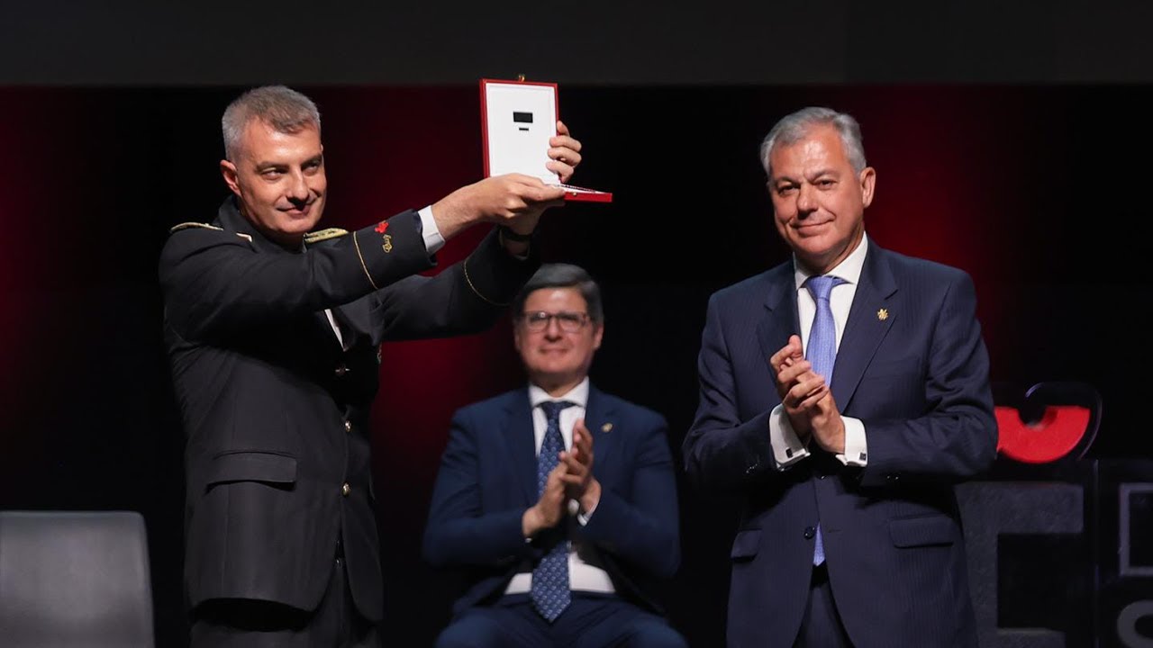 Entrega de la Medalla de la Ciudad de Sevilla a la Banda de la Cruz Roja | San Fernando 2024