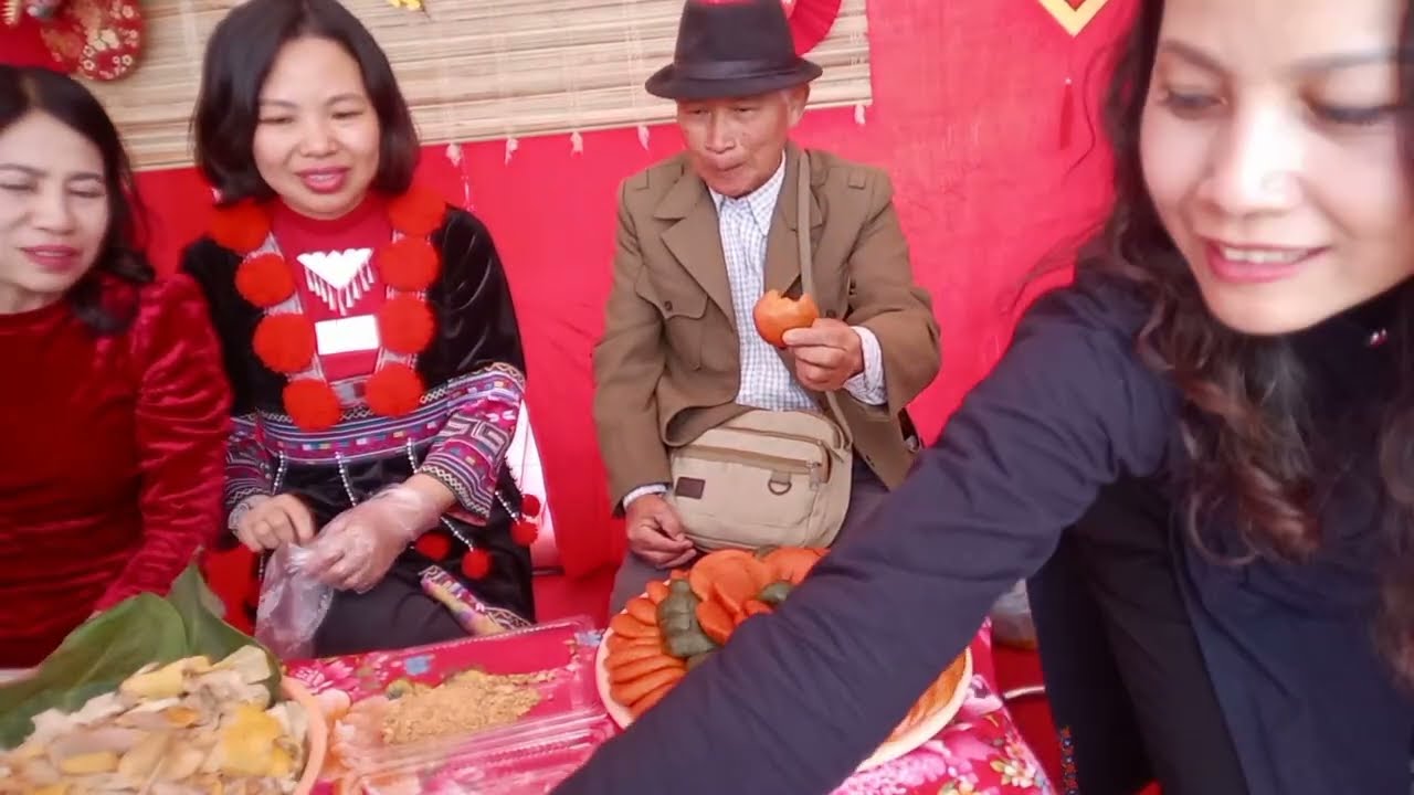 Phường Đông Kinh có các gian hàng trưng  bày trong ngày hội tô mầu cho ngày hội thêm  và rực rỡ