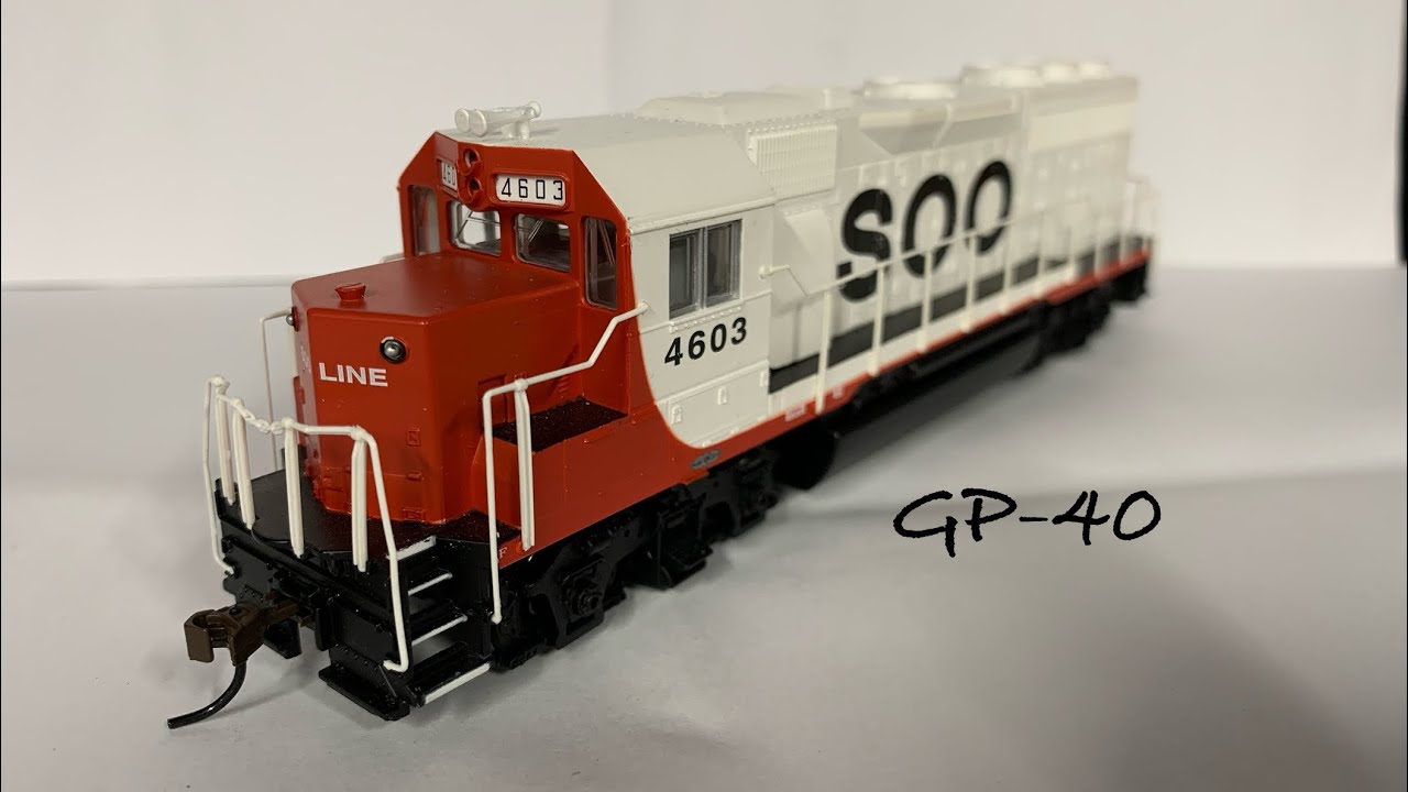 Opening the SOO line GP-40 with value DCC sound from Bachmann