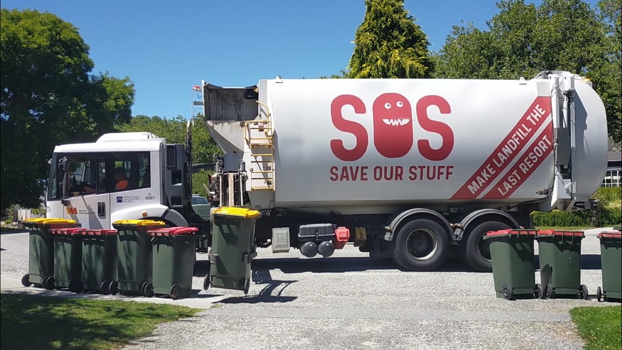 QLDC WMNZ (35m³) Truck SL0067 on Recycling in Edgewater, Wanaka. (Monday) 19/01/26. Pt.2