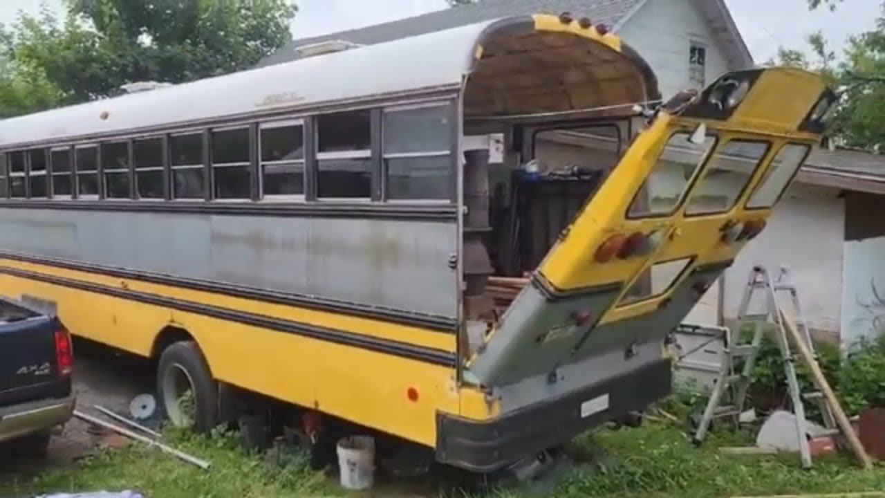 Превращаем школьный автобус в игрушечный тягач