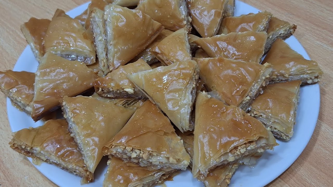الجلاش الحلو بالمكسرات(البقلاوة)هش وخفيف ودايب وطعمه تحفة