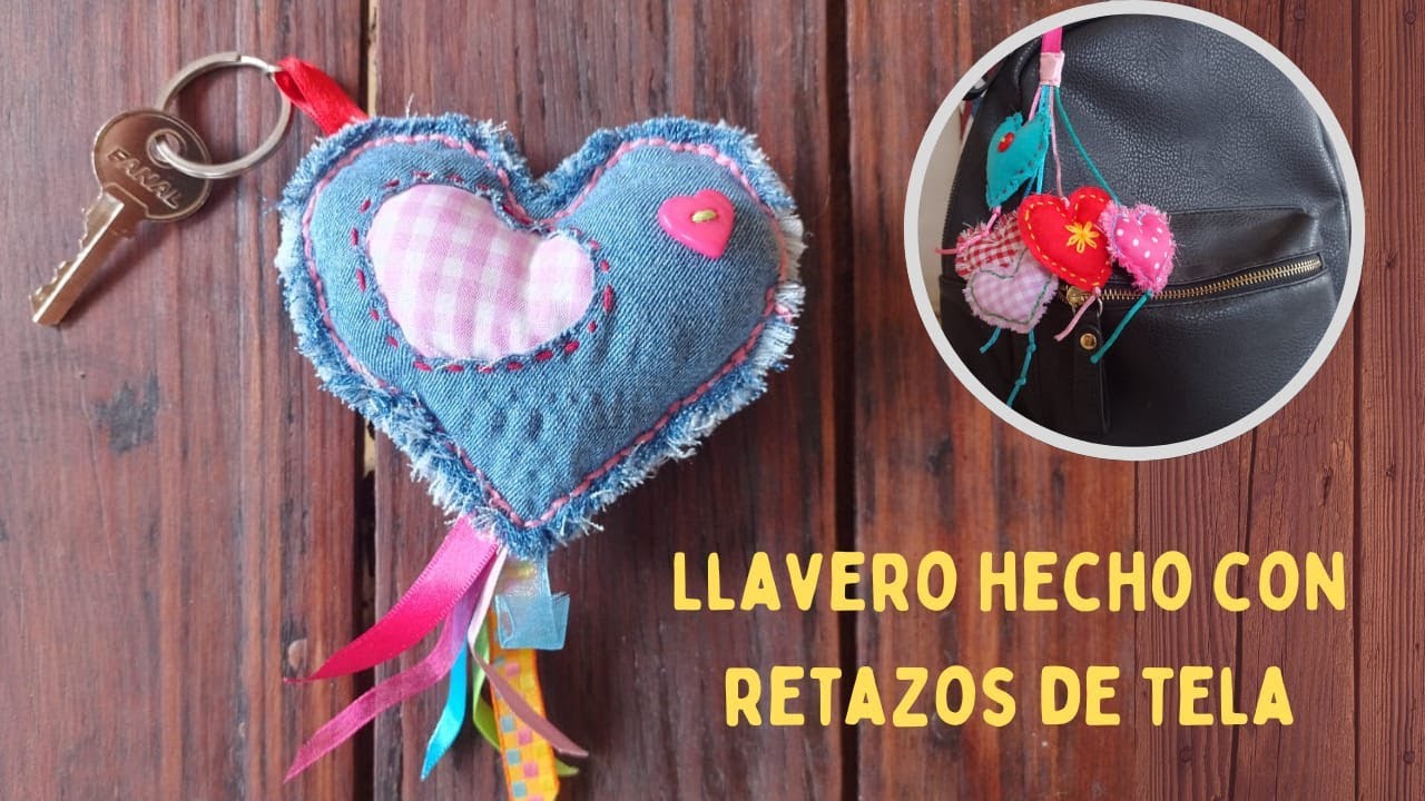 Llavero de corazón hecho con retazos de tela.