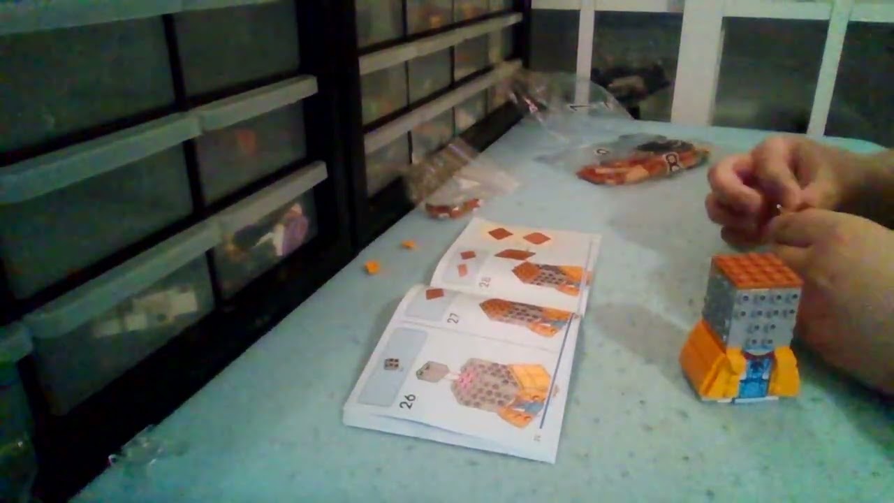 Building the Holly brickhead from the Stranger Things brickheads