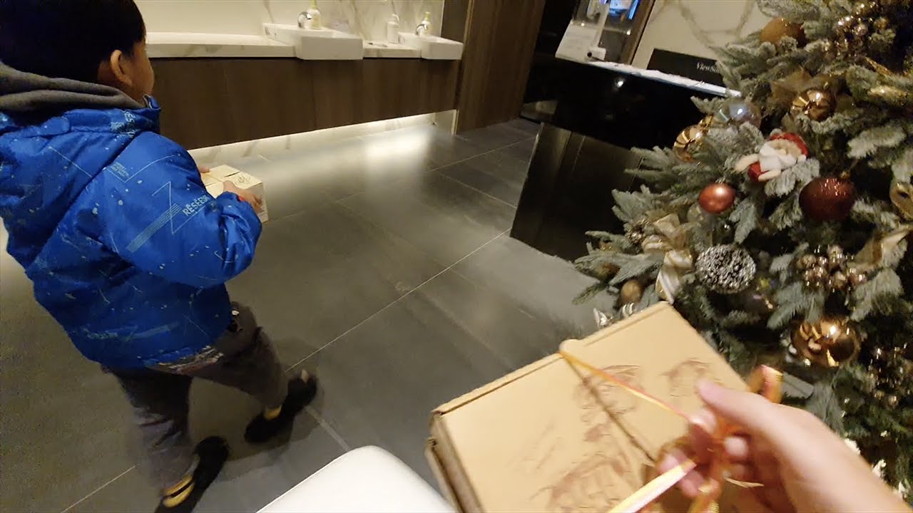 在五星級飯店聖誕大餐？｜帶拿坡里披薩找媽媽｜豪華月子中心
