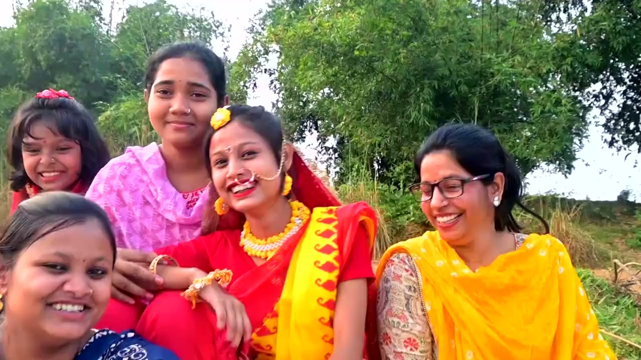 halud er din jonaki bon koto khusi dekho