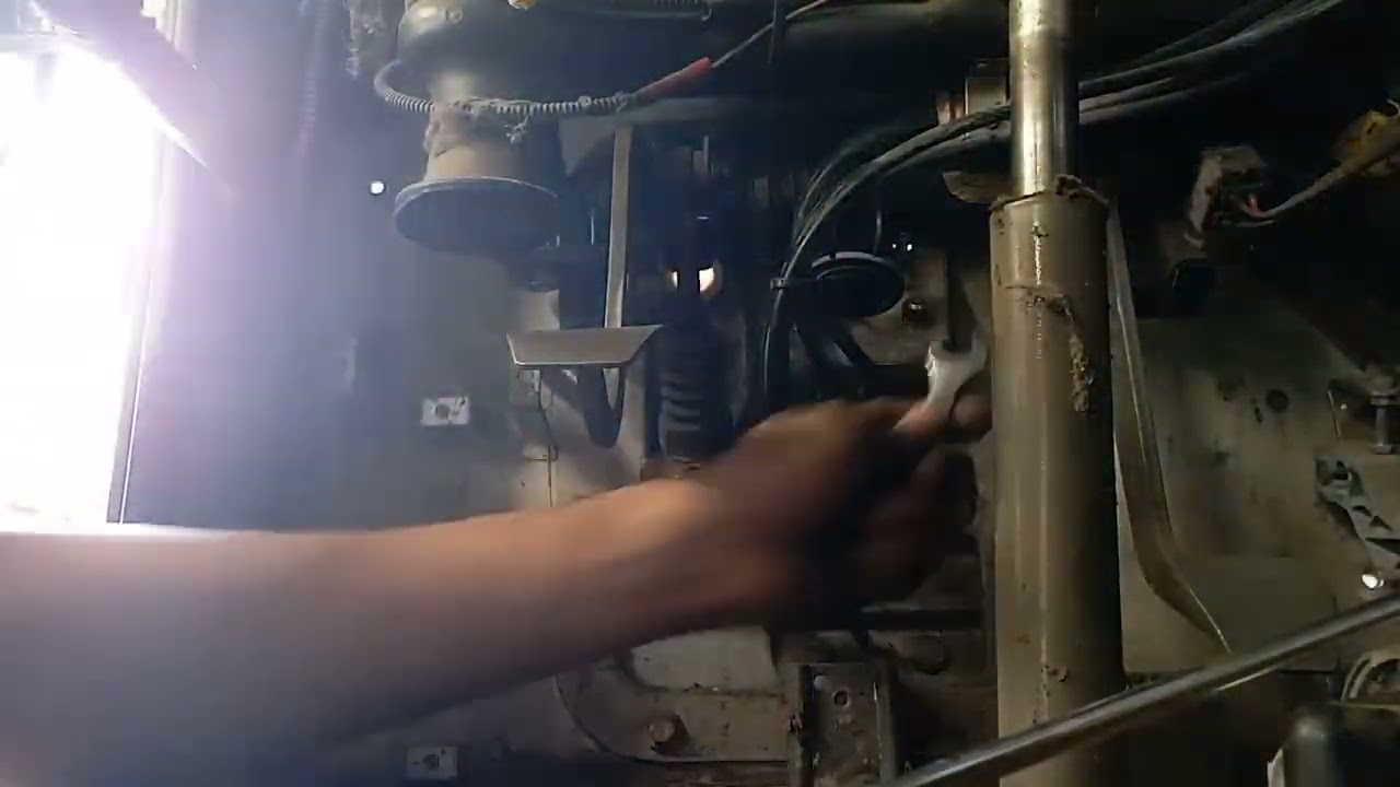 Sinotruk howo 371 hp replaced foot brake valve #sinotruk #mechanic