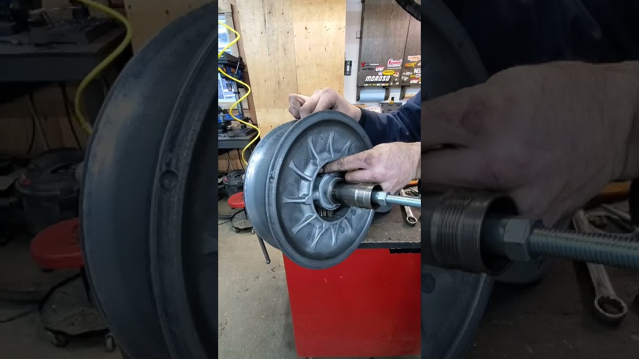 Replacing ski-doo QRS Secondary clutch rollers