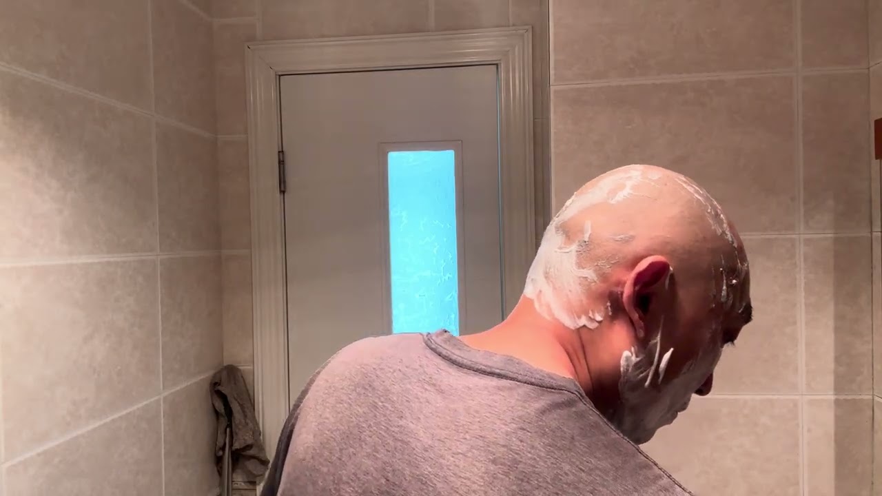 2分鐘剃光頭！超快全過程     2-Min Head Shave in 120 Seconds!