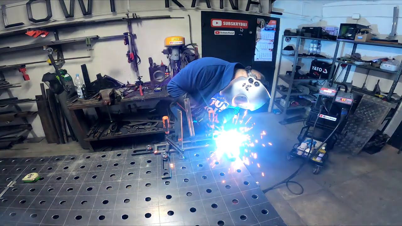 Wózek pod spawarkę Paton # 10 -Welding Trolley  - Tłoczenie paneli bocznych
