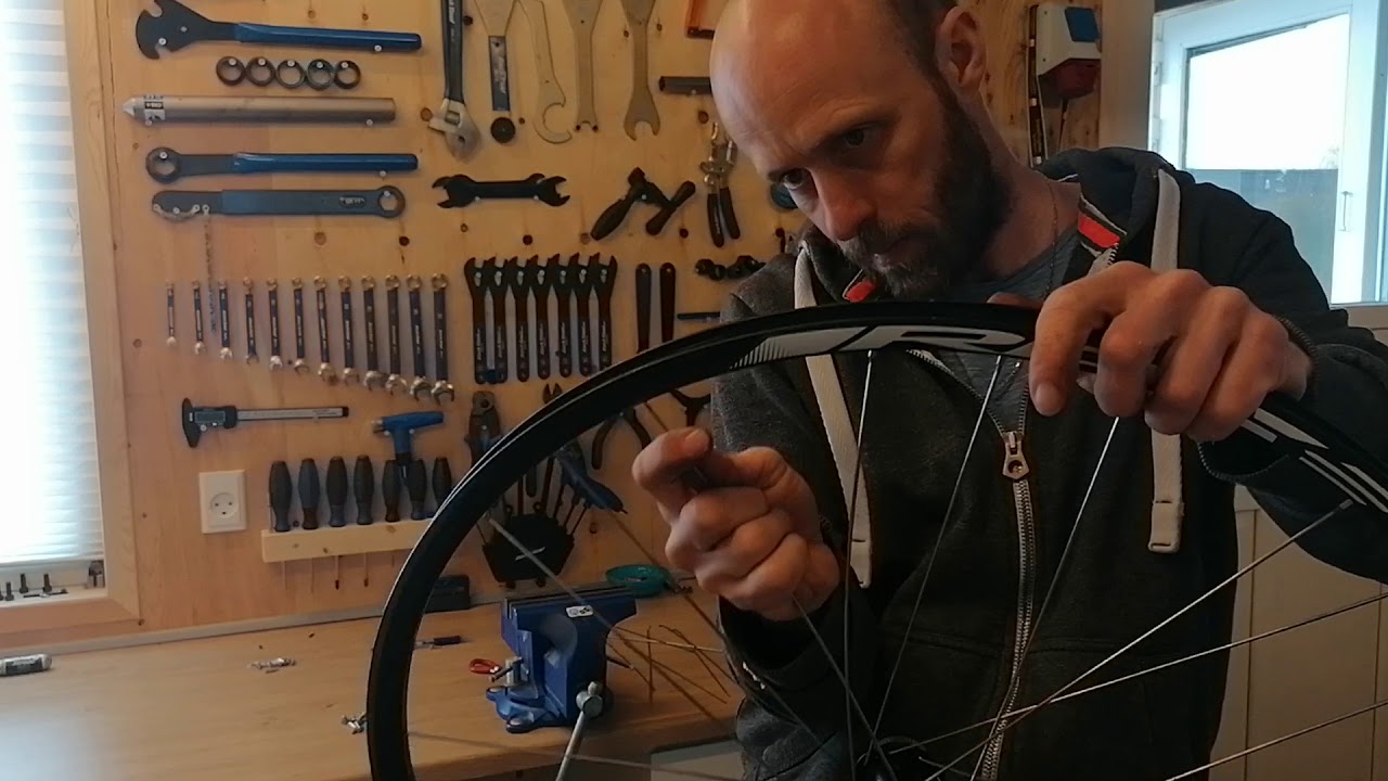 Hjulbyg cykelhjul - hvordan krydser jeg egerne i et cykelhjul til fælgbremser og nav bremser.