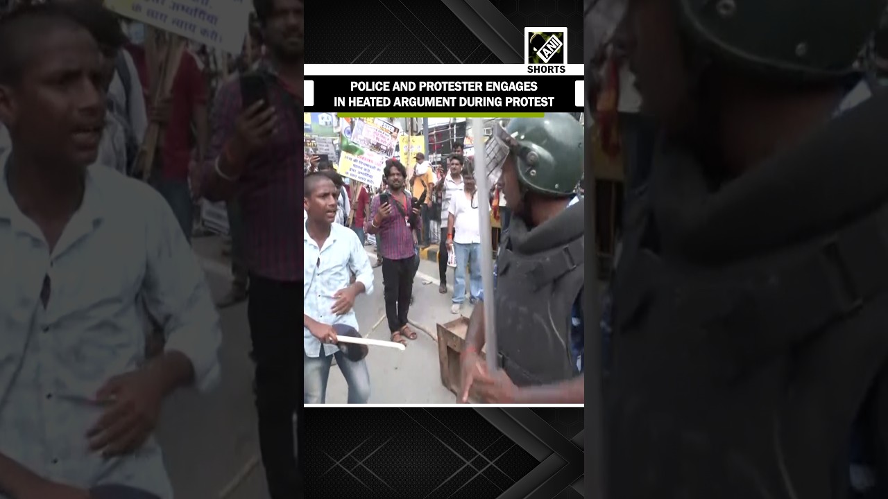 Police and protester engages in heated argument during protest in Patna