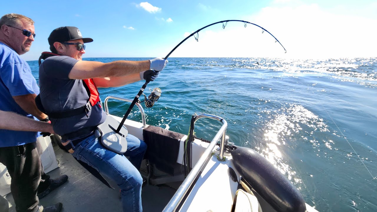👉 Casting for Bluefin Tuna UK Fishing – Topwater Spinning out of Cornwall!