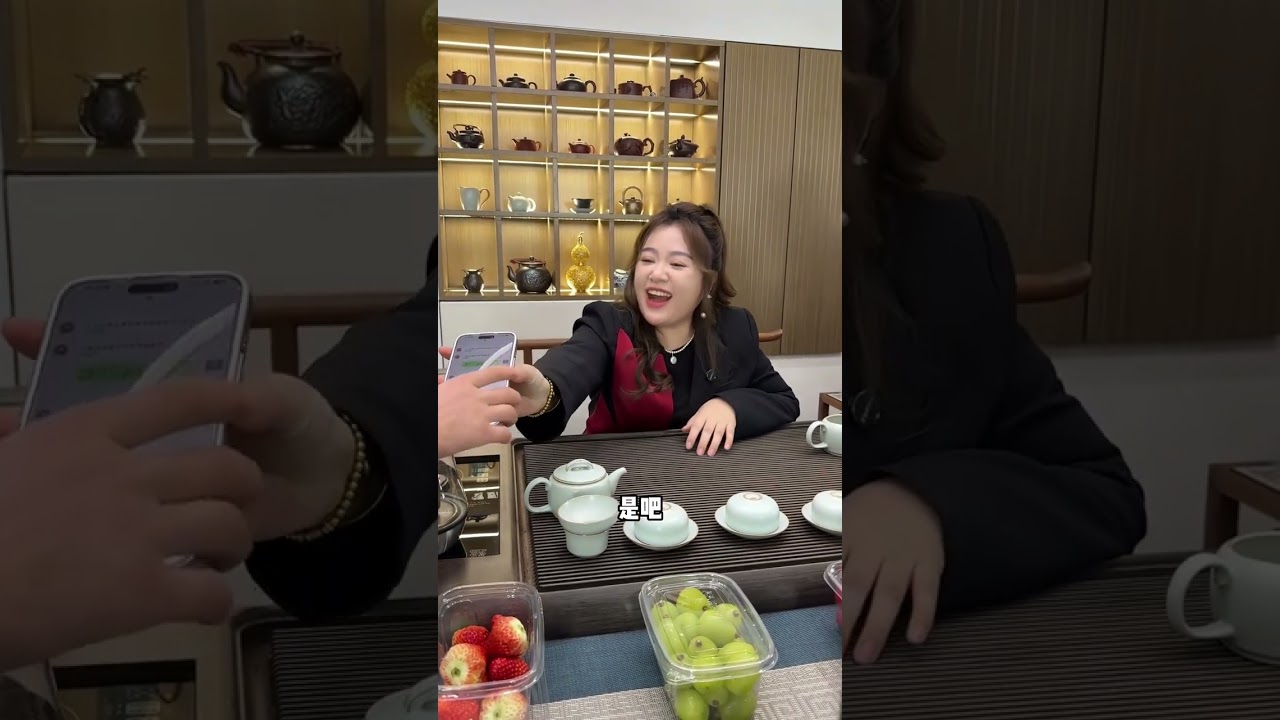 临近过年，我们特意给员工父母也准备了新年礼物，想着让他们在家也能放心一点。没想到今天金经理带着一群员工突然跑到办公室来感谢，一句一句，都是爸妈的惦记、家人的牵挂。他们在外努力打拼，我和强哥能做的就是守