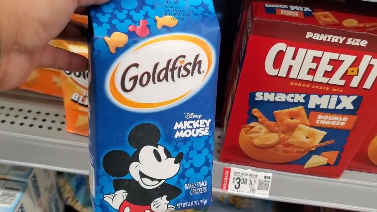 WOW! AMAZING! CRUNCHY HAUL ASMR: CRACKERS AISLE NEW AT WALMART! #asmr #amazing #snacks #shopping 