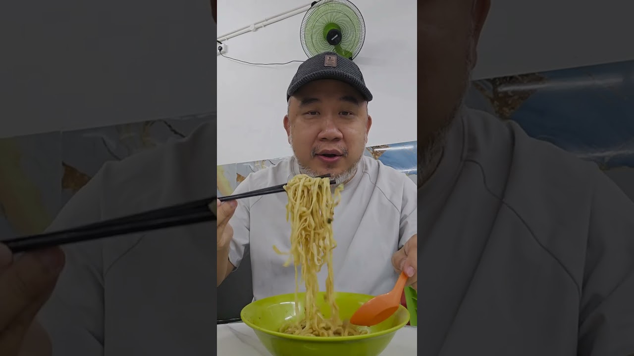 早上吃了三樣不同的早餐，有叉燒猪腸粉丶客家面和魚滑粉! 三樣都不錯吃! 這間28咖啡茶餐室所有的涼茶只收RM1吧了! 到這個一月底的促銷活動! 大家來喝涼茶吹吹水啊!