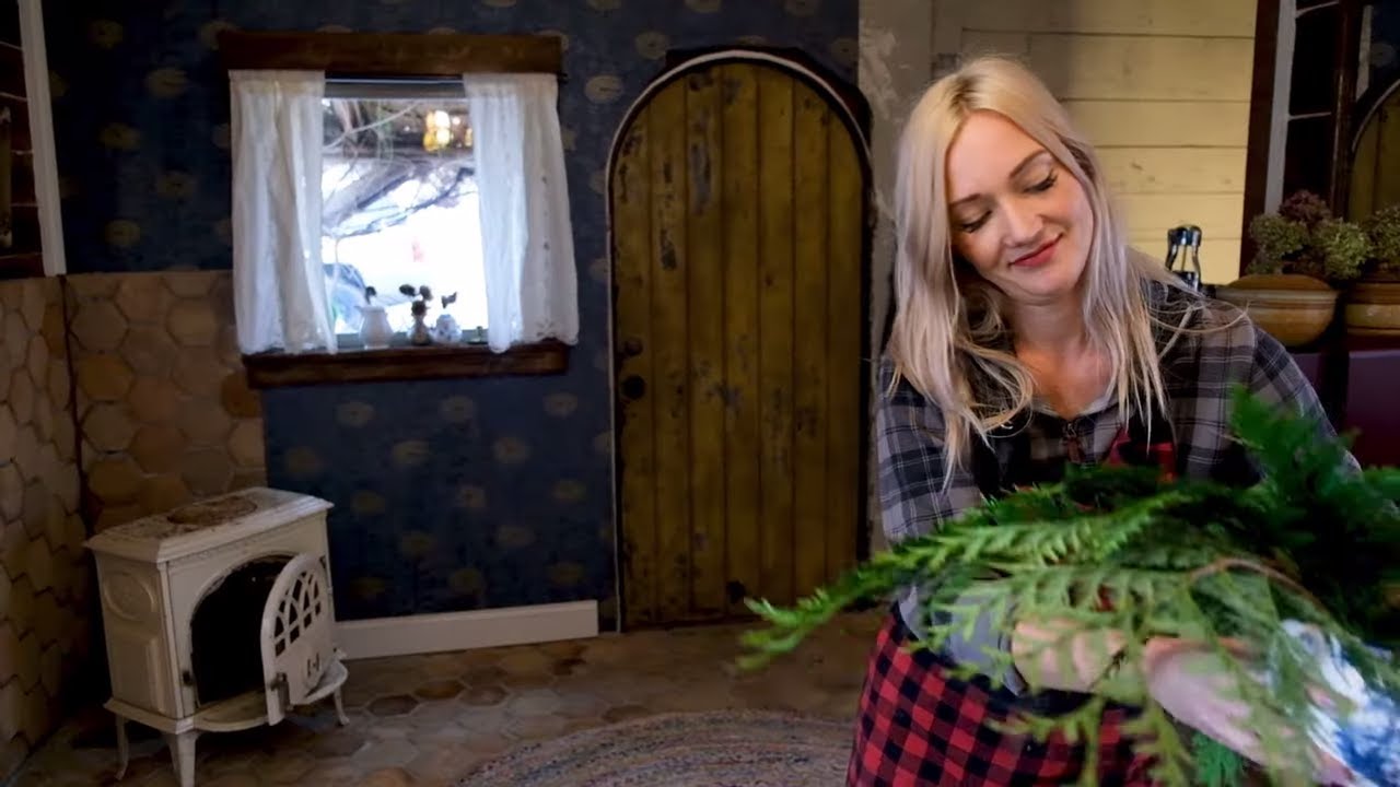 Cozy Christmas Kitchen | 200-year-old Vintage Flooring | Farmhouse Kitchen
