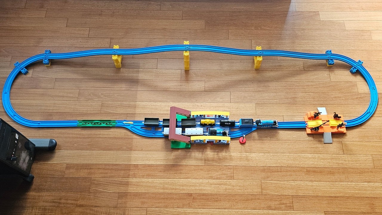 프라레일 (プラレール) 언덕 레이아웃 (阪のレイアウト)