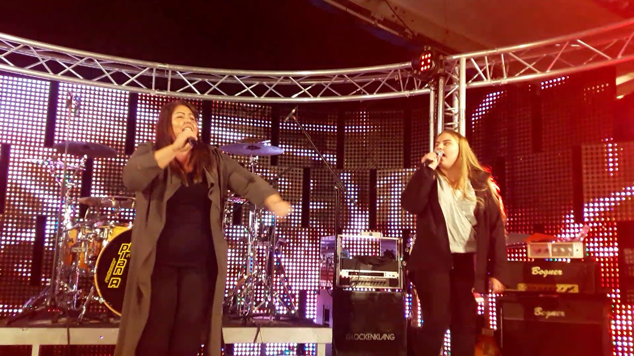 Janina El Arguioui im Duett mit Estefania Wollny
