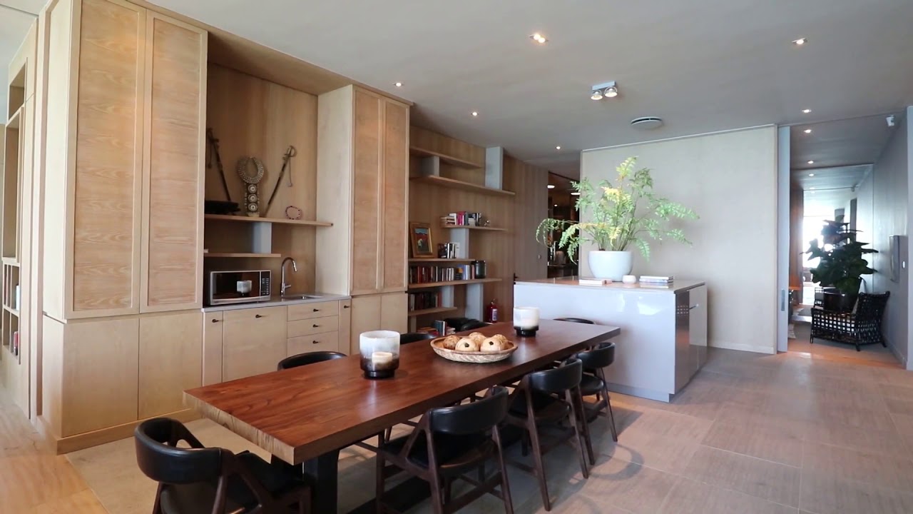Obsidian Villa in Clifton