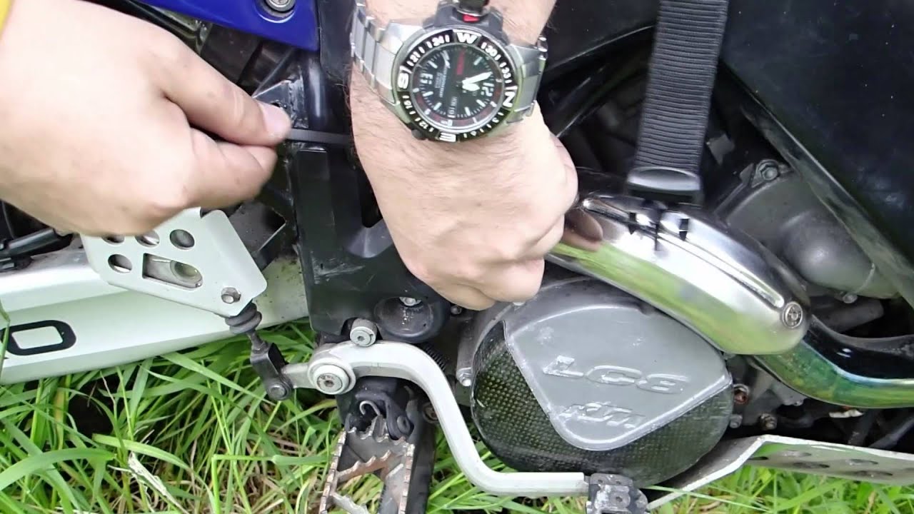 EN: Enduristan Sandstorm Tankbag Fitting Instructions