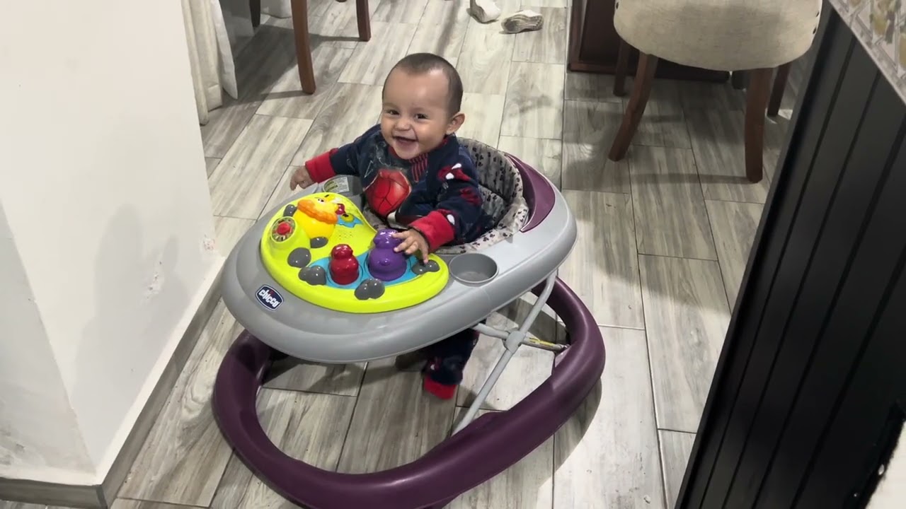 Mi príncipe Ezequiel en el andador 7 meses 
