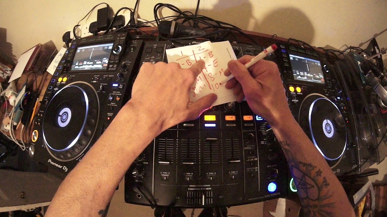 HOW TO PICK TRACKS FOR THE BEGINNING MIDDLE AND END OF YOUR DJ MIX SET