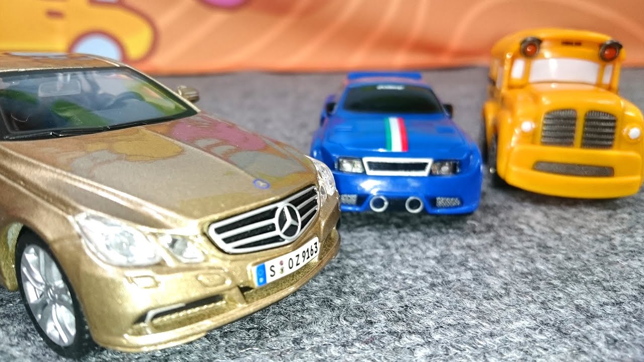 Автосалон немецких автомобилей. Собираем Mercedes Benz E Class