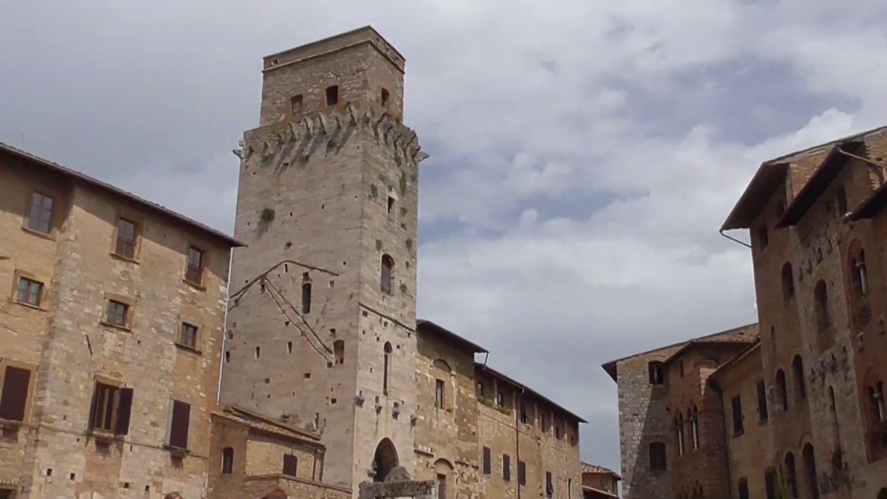Piazza della Cisterna a San Gimignano