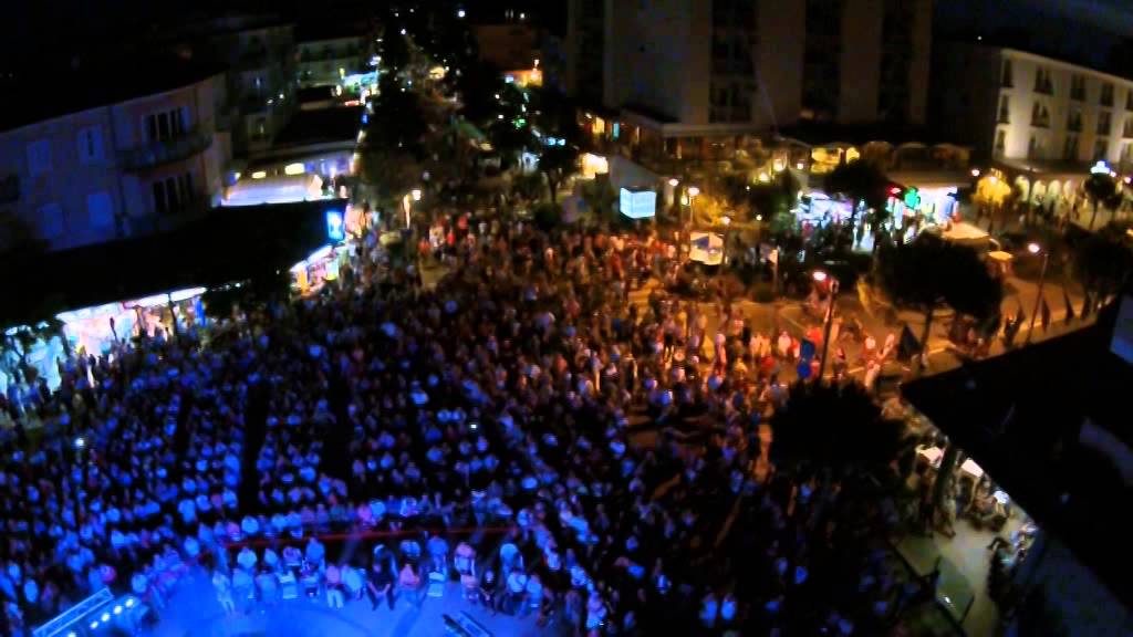 UN BES IN BICICLETTA  canta Moreno il Biondo - Orchestra Grande Evento