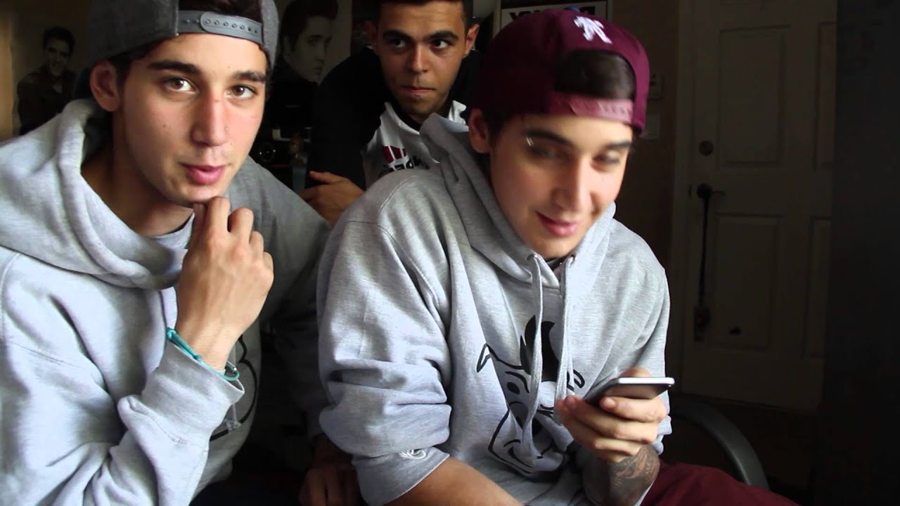 Twins read fanfiction
