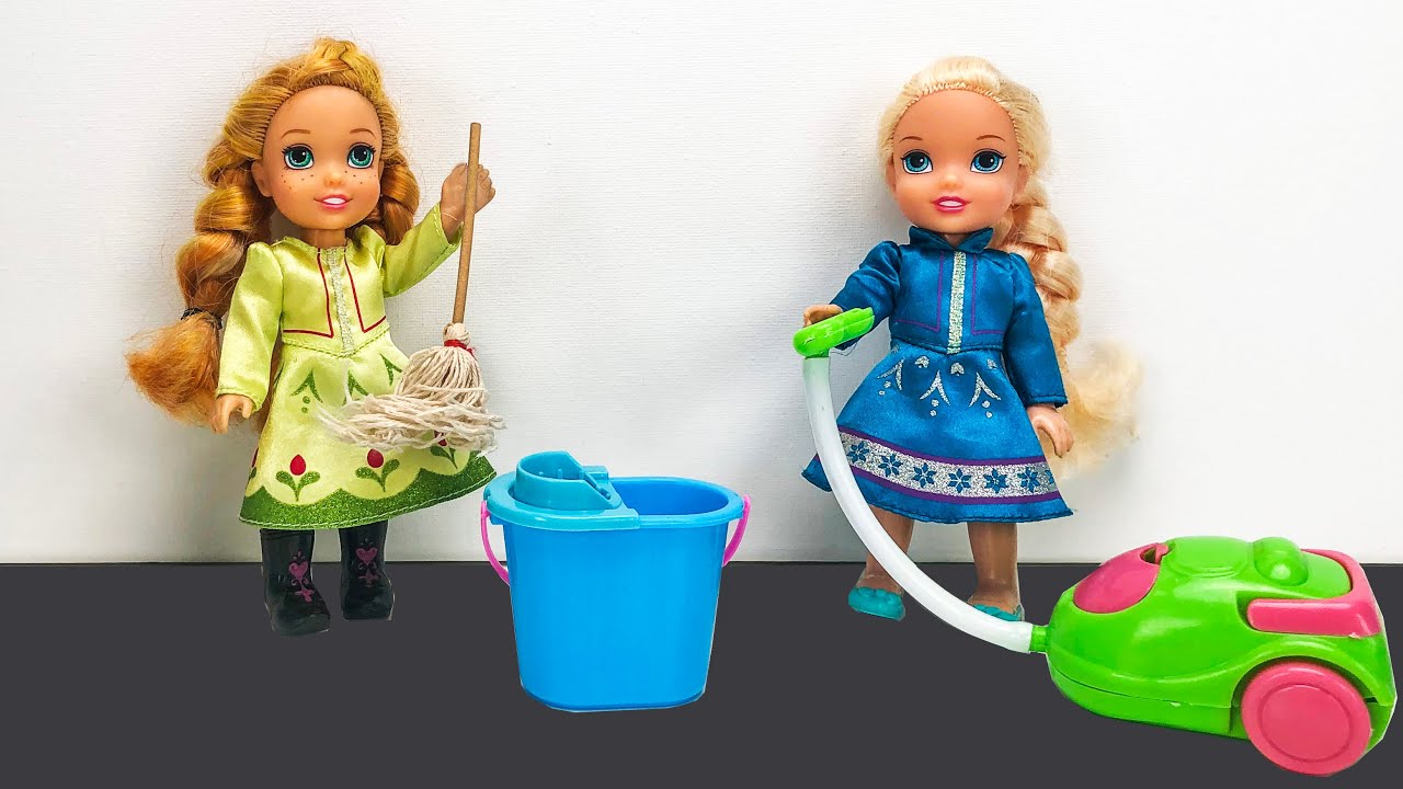 Elsa and Anna toddlers clean up their house