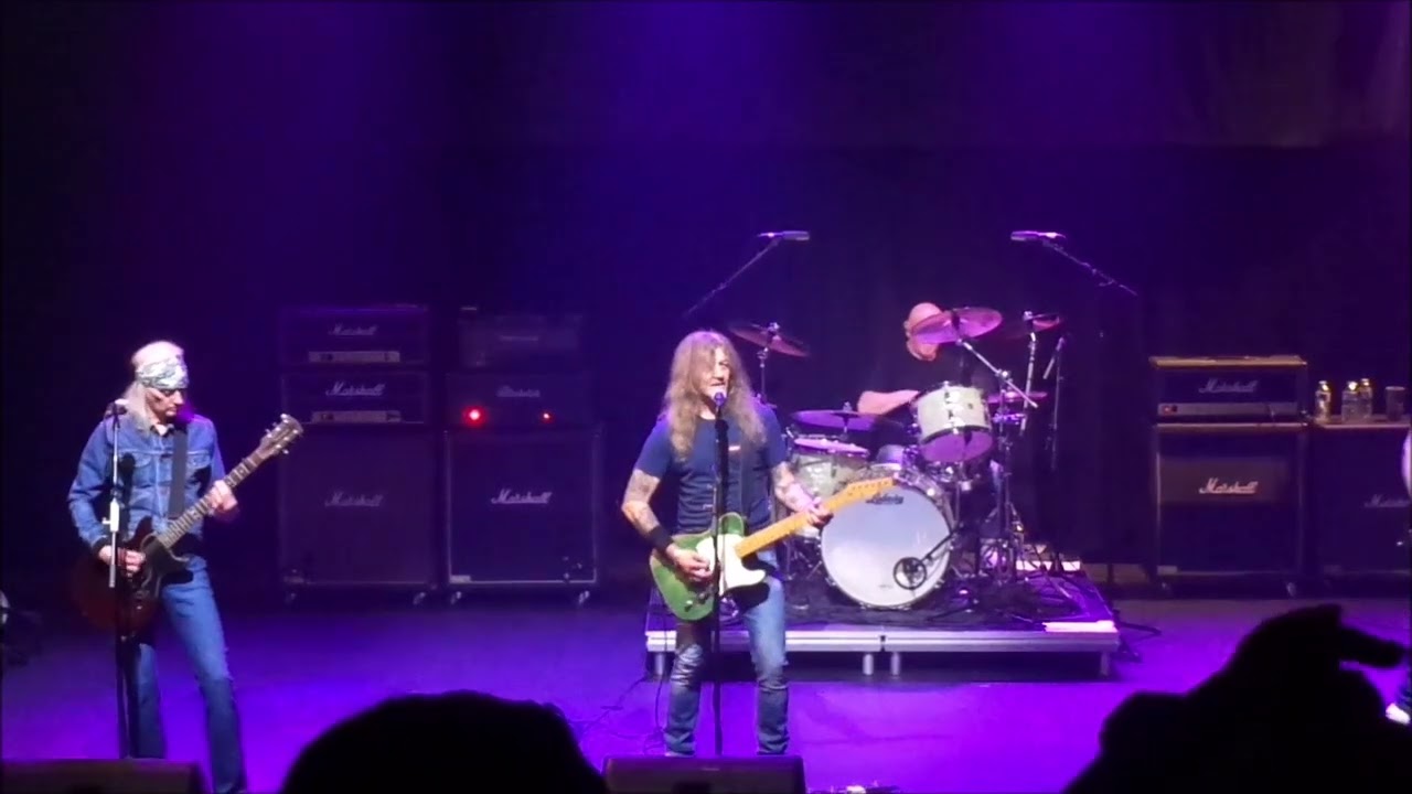 Quo Connection Hold You Back featuring Jeff Rich