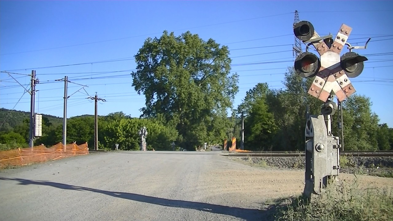 Spoorwegovergang Săvârșin (RO) // Railroad crossing // Trecere la nivel