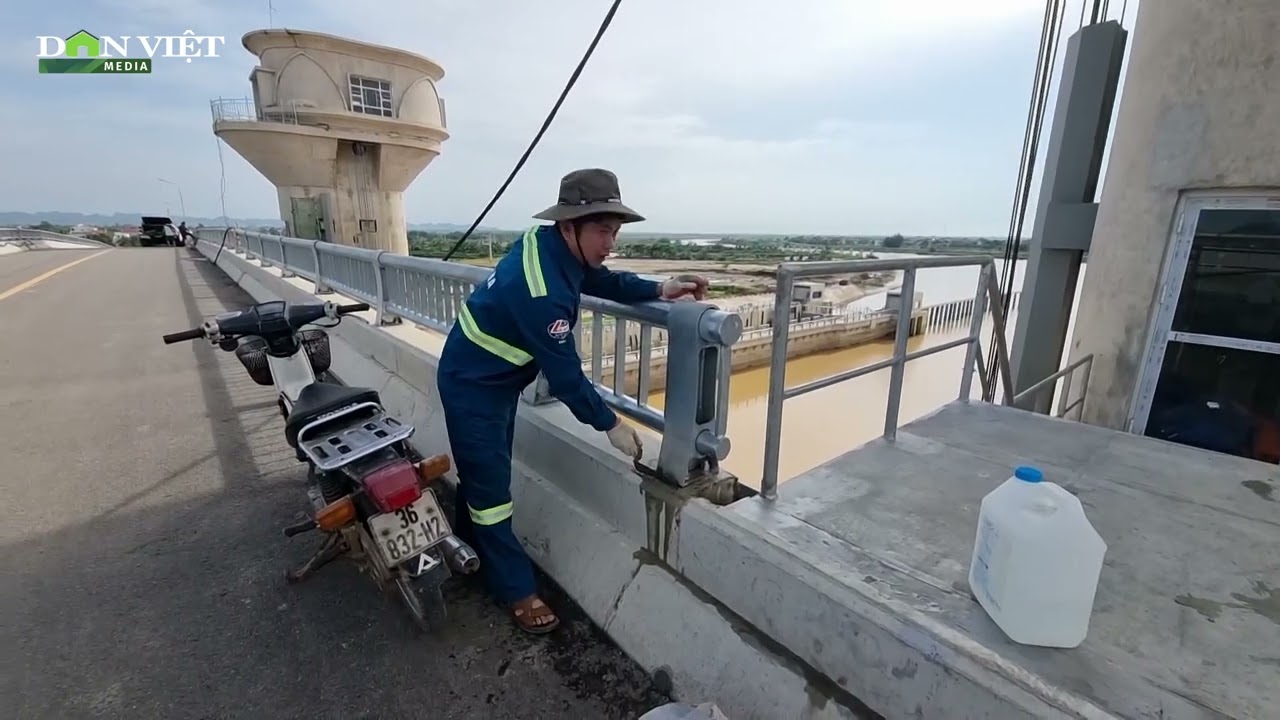 Cận cảnh cống ngăn mặn lớn nhất miền Trung