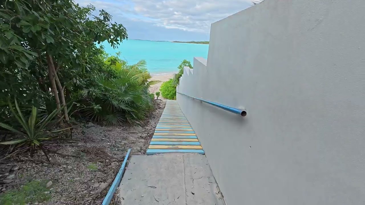 Entering Hoopers Bay Beach, Exumas, Bahamas 2024
