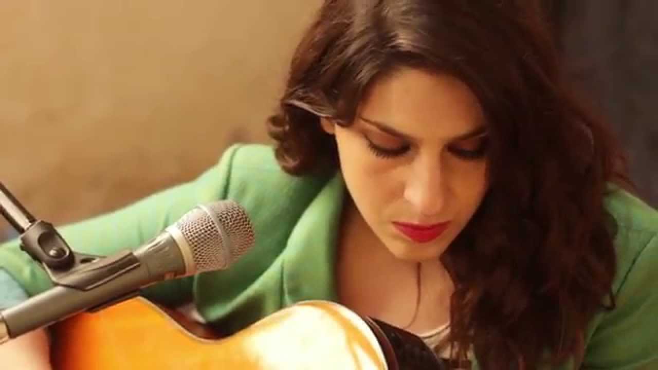 Vane Butera -La más minita / Enformato Acústico
