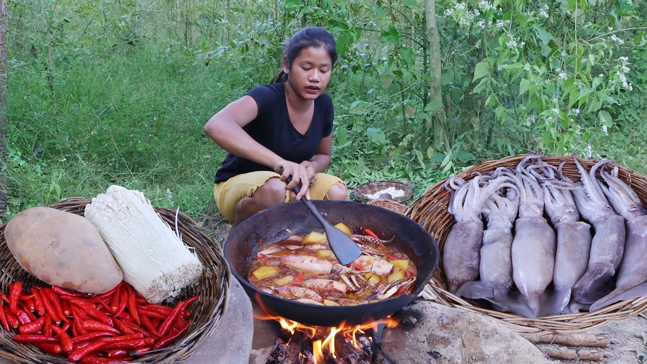 Survival cooking in forest- Squid curry delicious with Mushroom