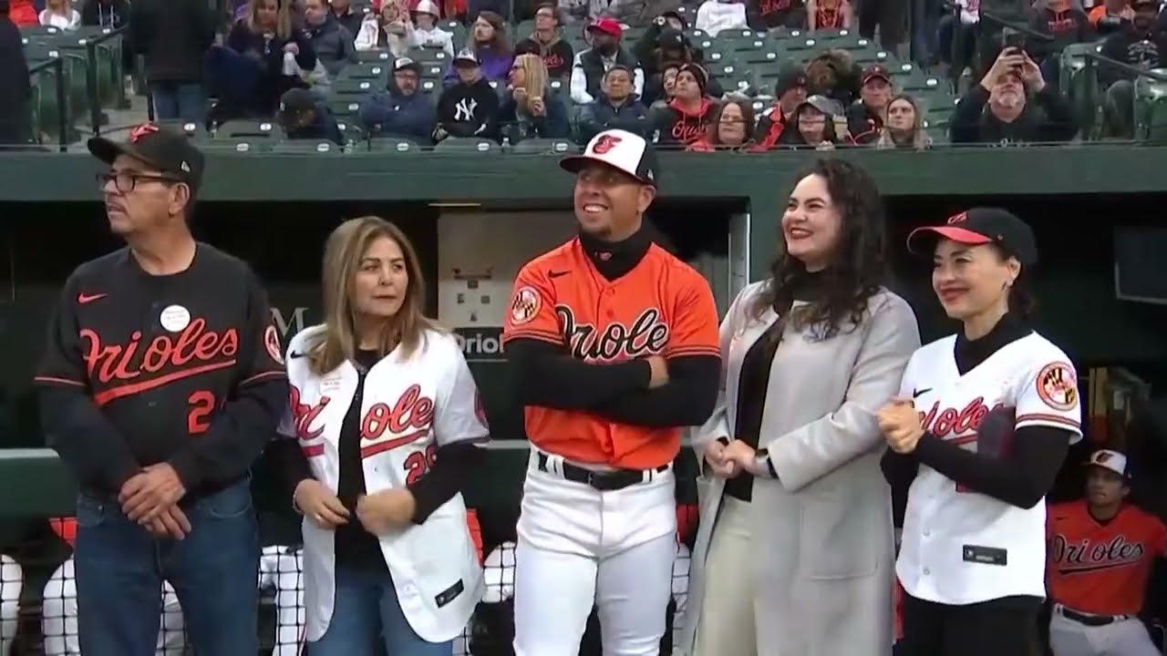 RAMON URIAS, GOLD GLOBE AWARD 3B ORIOLES VS YANKEES 08 ABRIL 2023