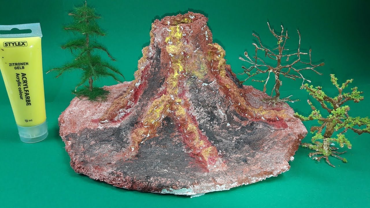 Vulkan selber basteln, Berge gestalten, basteln mit Papier, kleben, Strukturpaste