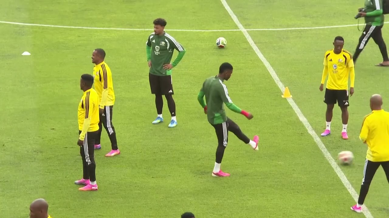Broos leads South Africa training in Pachuca