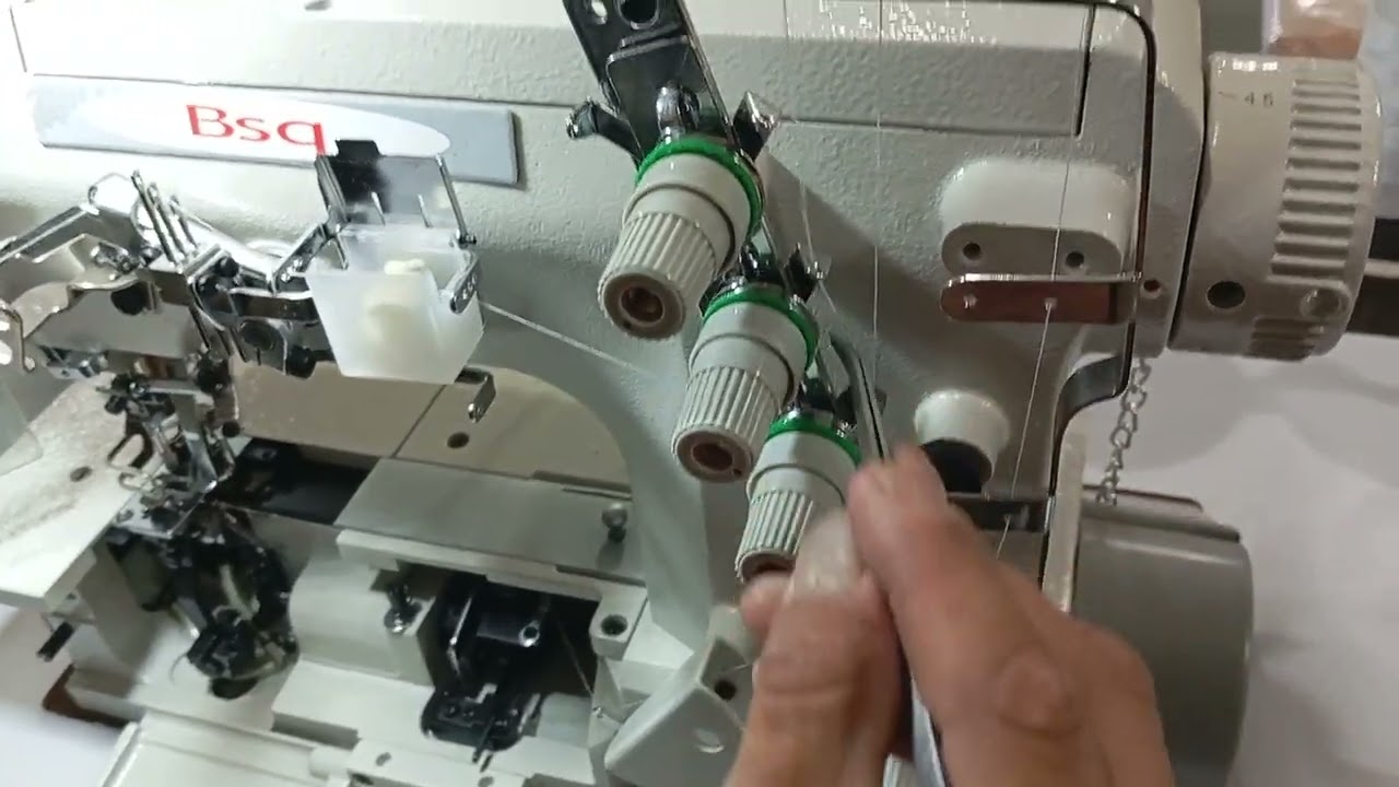 Maquina tapacostura o colleretera curso de enhebrado