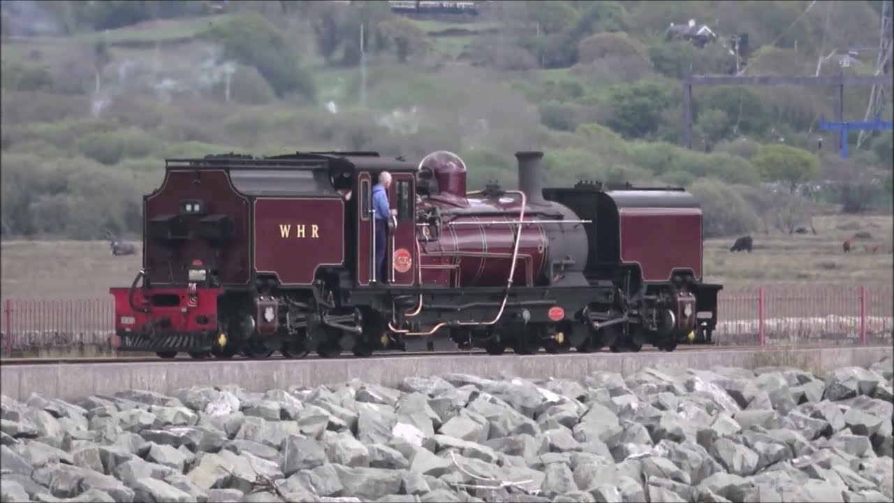 RD26993vid.  Beyer-Garratt NGG130 at Harbour Station.