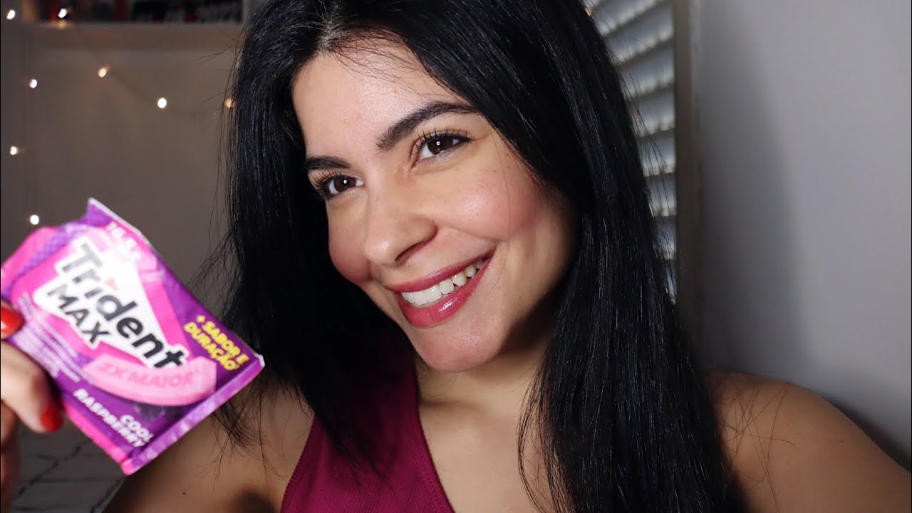 ASMR MASCANDO CHICLETE E RESPONDENDO PERGUNTAS (parte 2)