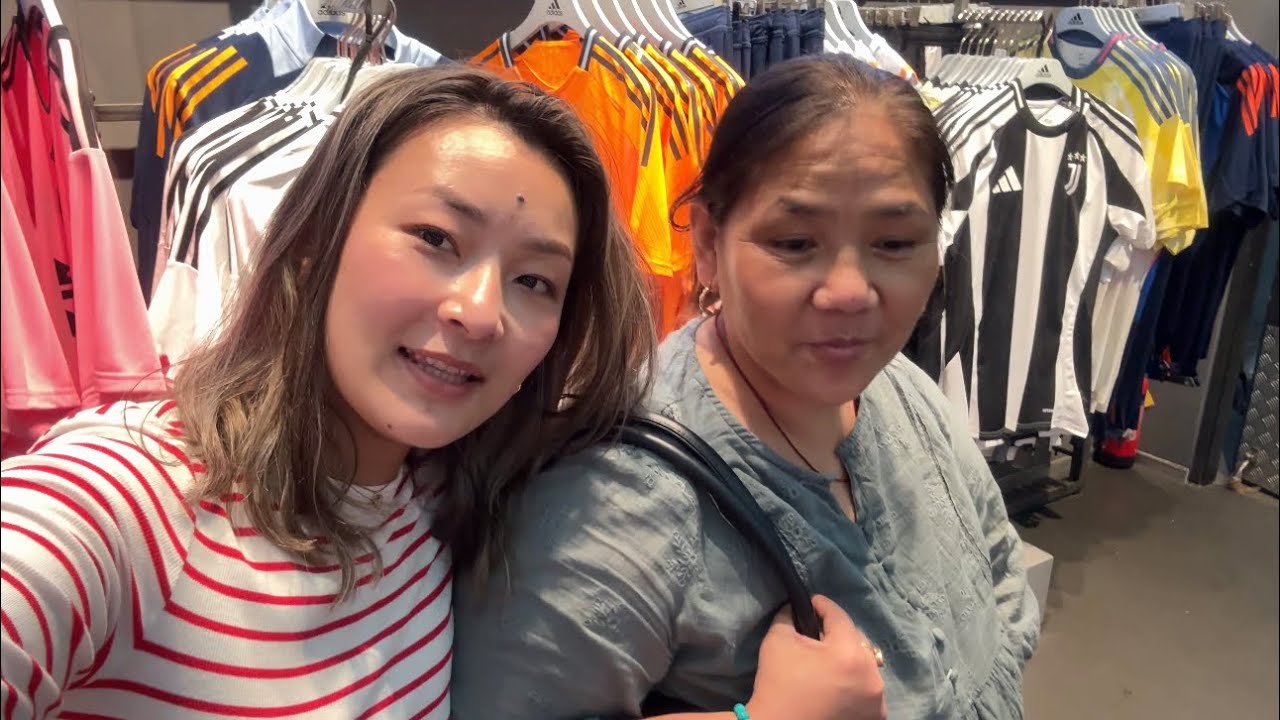 My mom surprise to my boyfriend (FOOTBALL BOOTS))# yangdon la //tibetan vlogger